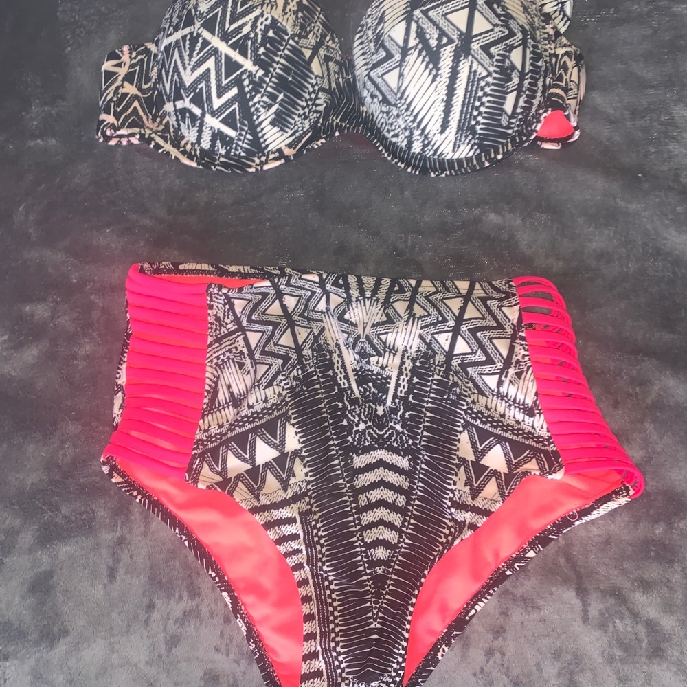 Black and white bikini set